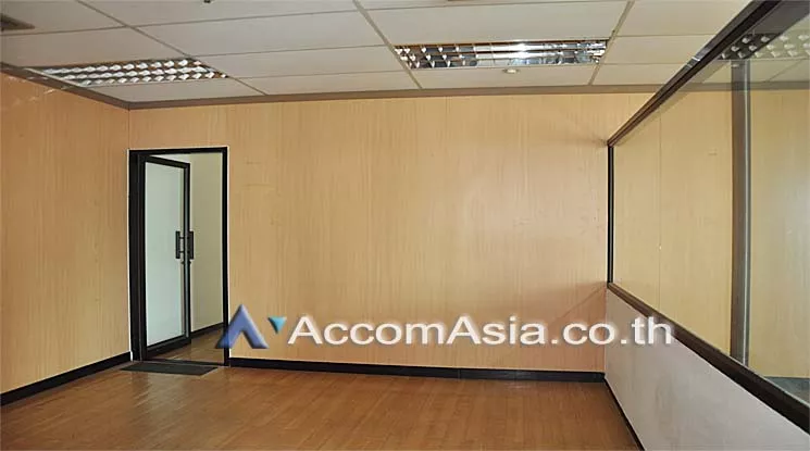 6  Office Space For Rent in Silom ,Bangkok BTS Surasak at Vorawat Building AA10947